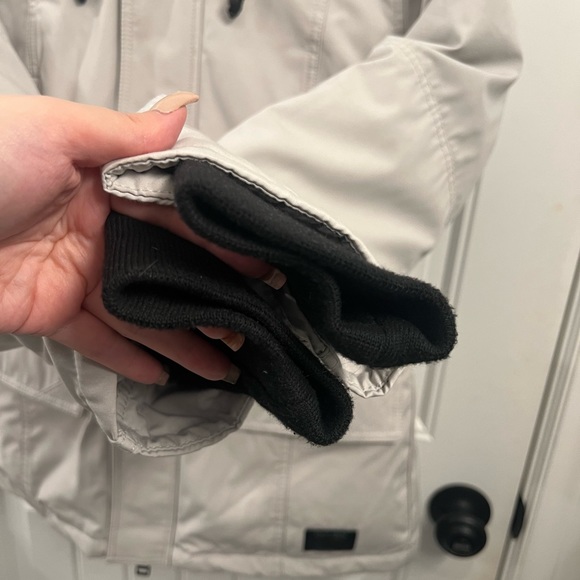 ARITZIA LARSEN PARKA SIZE LARGE - Picture 4 of 4